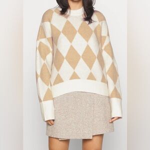 Abercrombie and Fitch Women's Medium Diamond Pattern Wedge Crew Knit Sweater